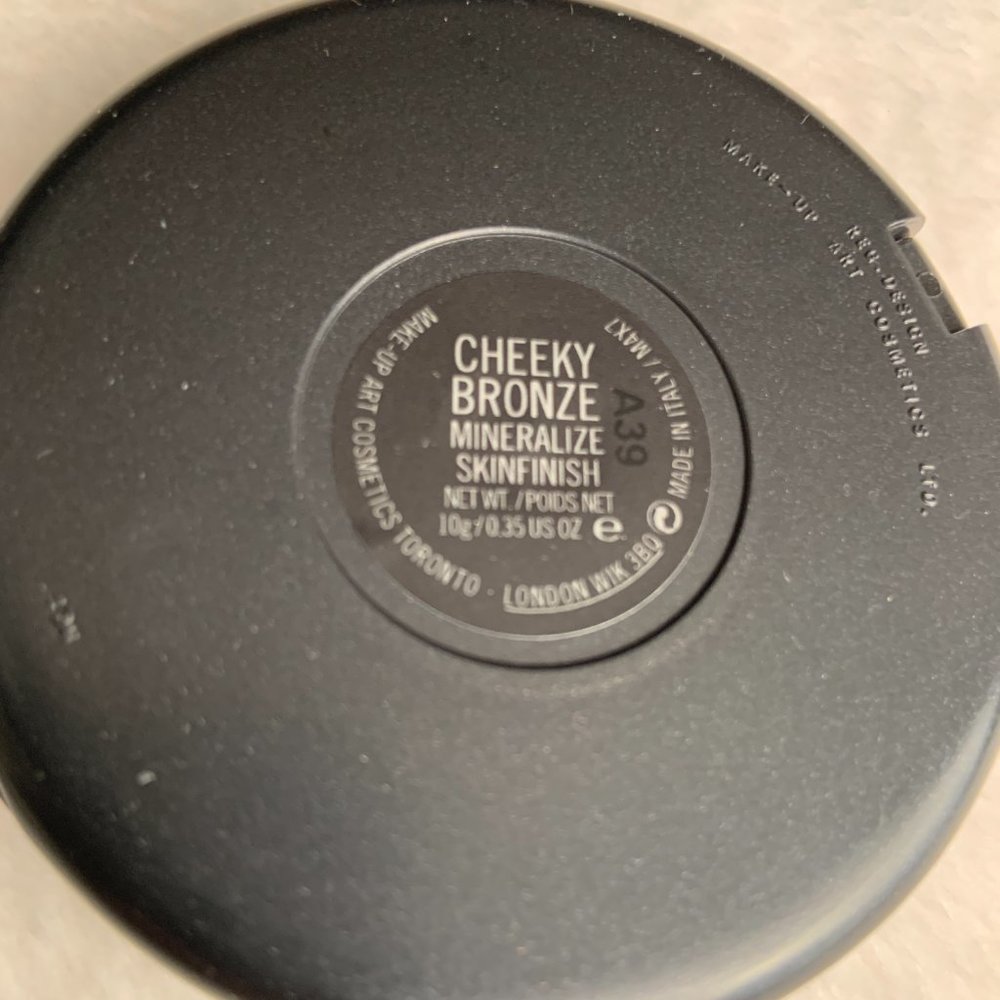 Mac Cosmetics Mineralize Skinfinish in CHEEKY BRONZE Rare - Picture 6 of 9